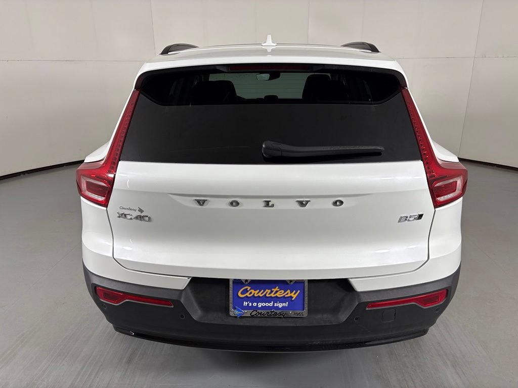 Used 2026 Volvo XC40 B5 Plus AWD/4WD image 7