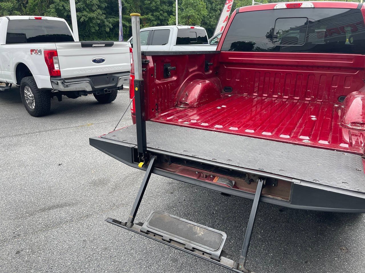 Used 2015 Ford F150 XLT w/ Equipment Group 302A Luxury AWD/4WD image 8