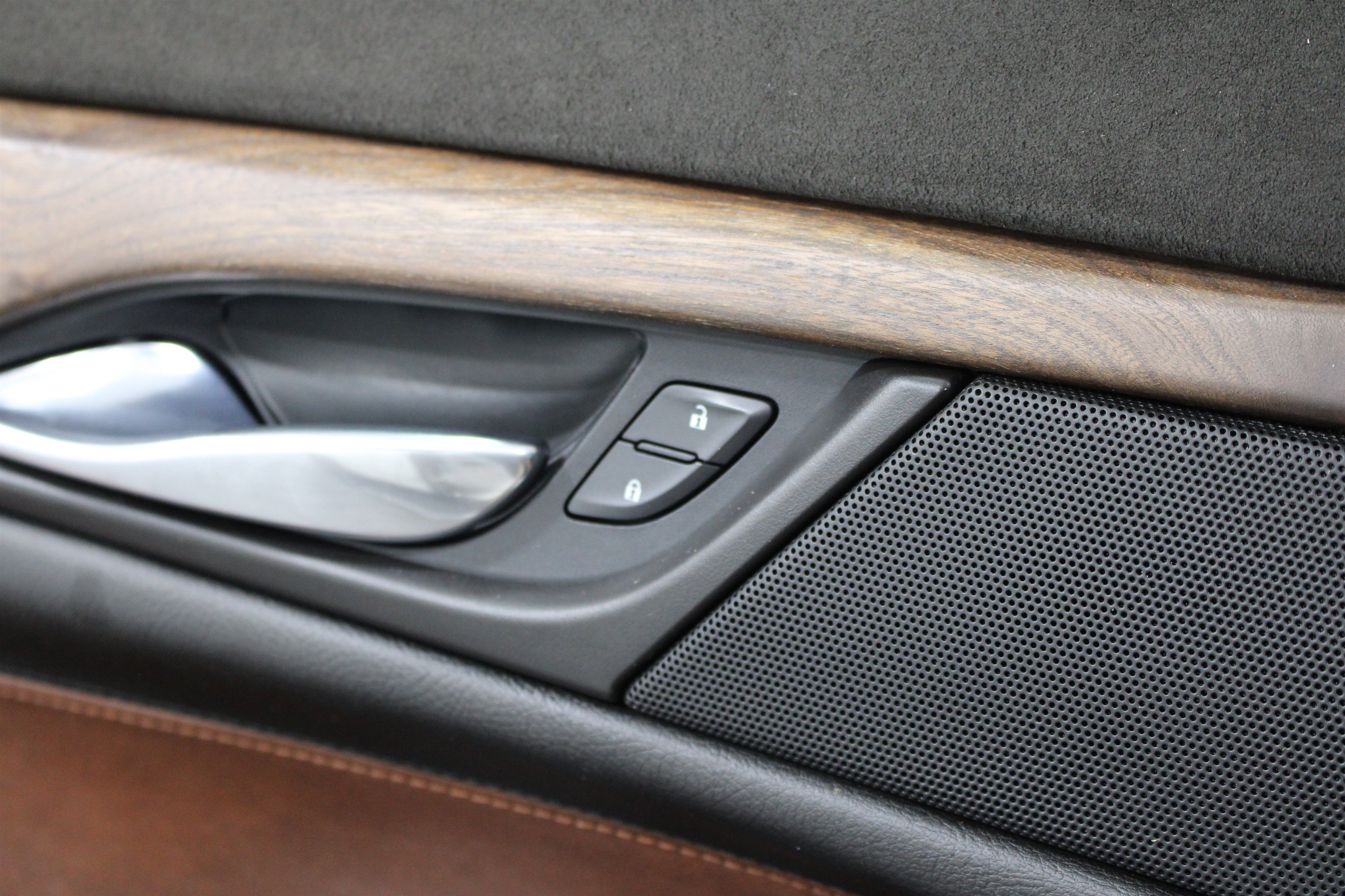 Used 2015 Cadillac Escalade Premium AWD/4WD image 9