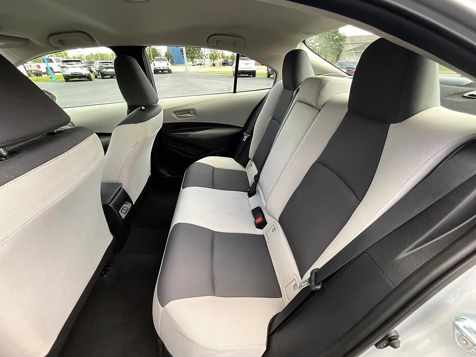 Used 2025 Toyota Corolla LE FWD image 28