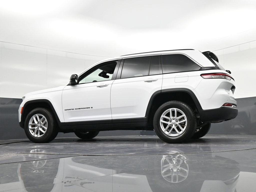 Used 2023 Jeep Grand Cherokee Laredo AWD/4WD image 40