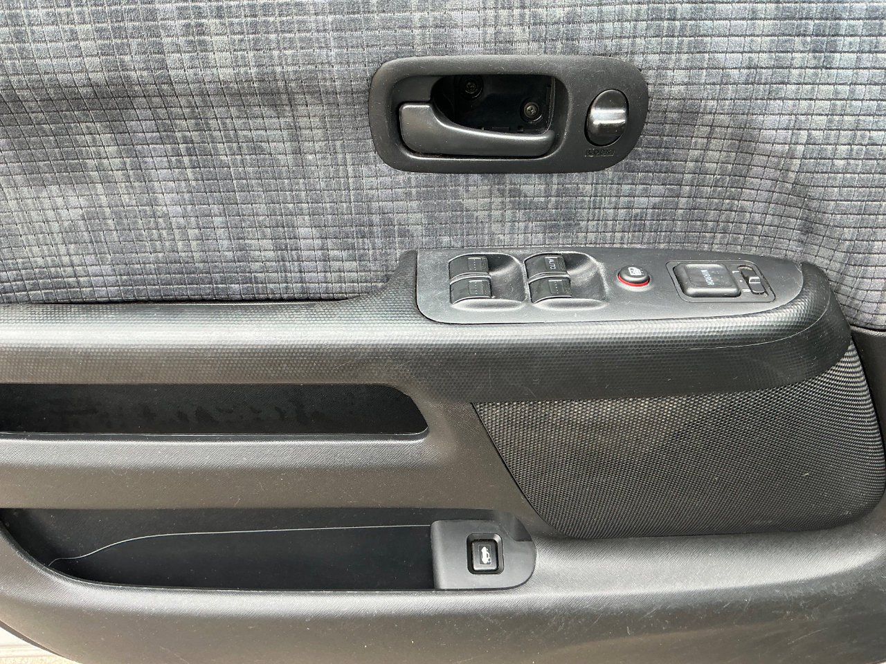 Used 2004 Honda CR-V LX image 15