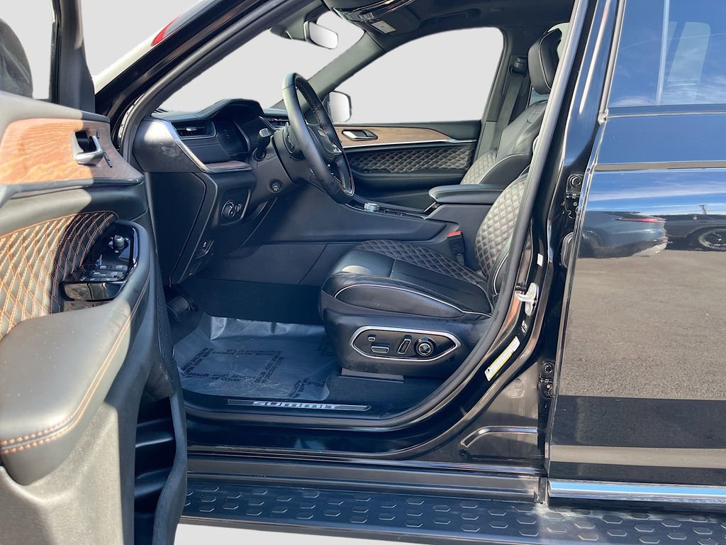 Used 2023 Jeep Grand Cherokee Summit image 22