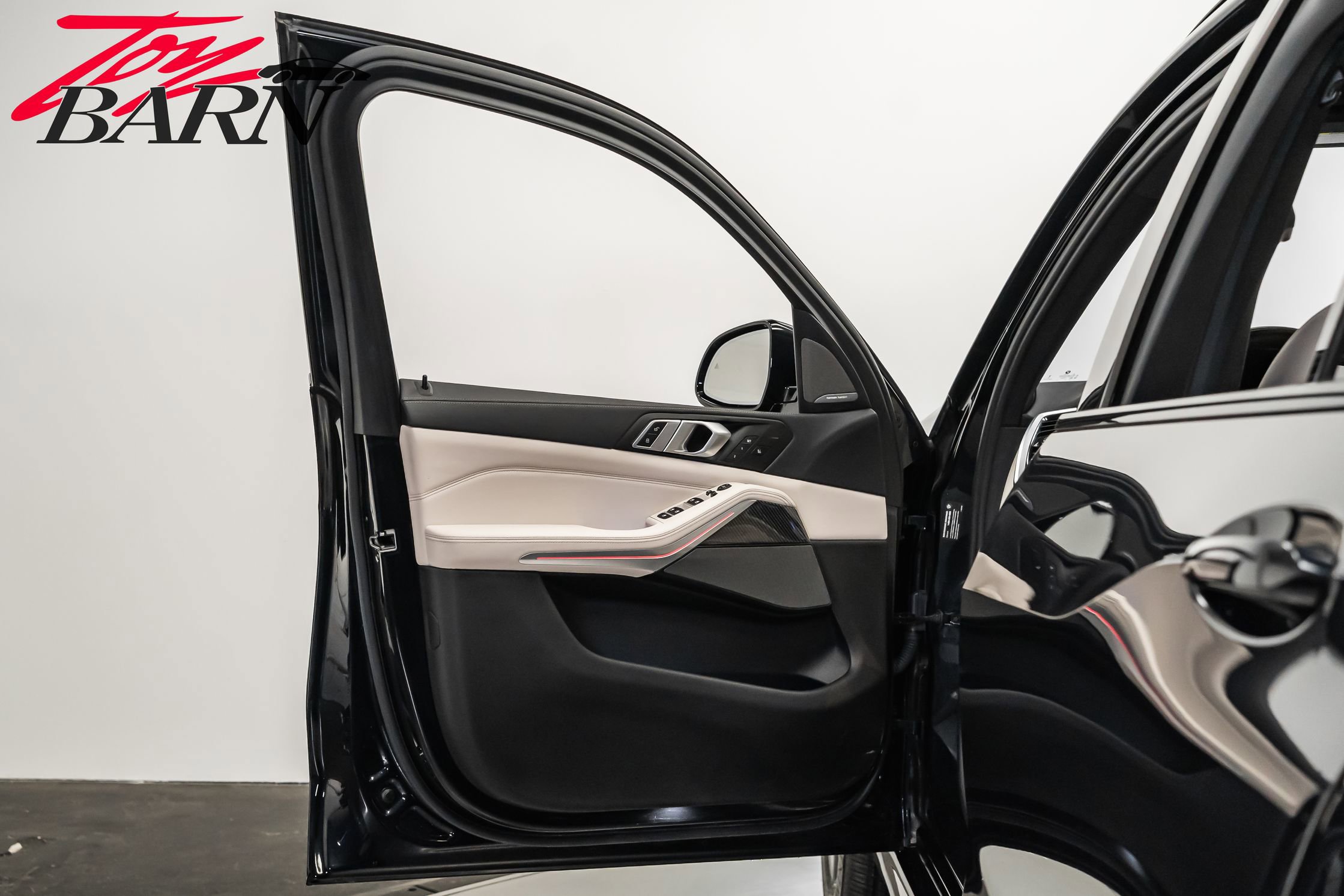 Used 2023 BMW X5 M50i w/ Executive Package image 19