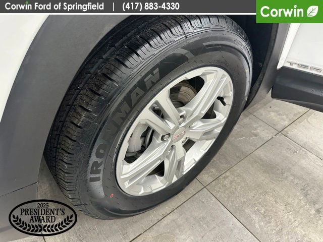 Used 2024 GMC Terrain SLE image 36