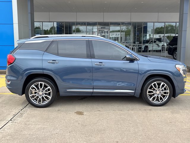 Used 2024 GMC Terrain Denali w/ Denali Premium Package AWD/4WD image 2