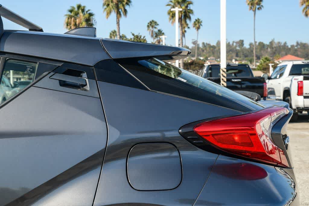Used 2019 Toyota C-HR XLE FWD image 6