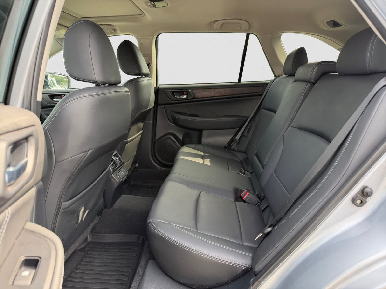 Used 2019 Subaru Outback 2.5i Limited AWD/4WD image 11