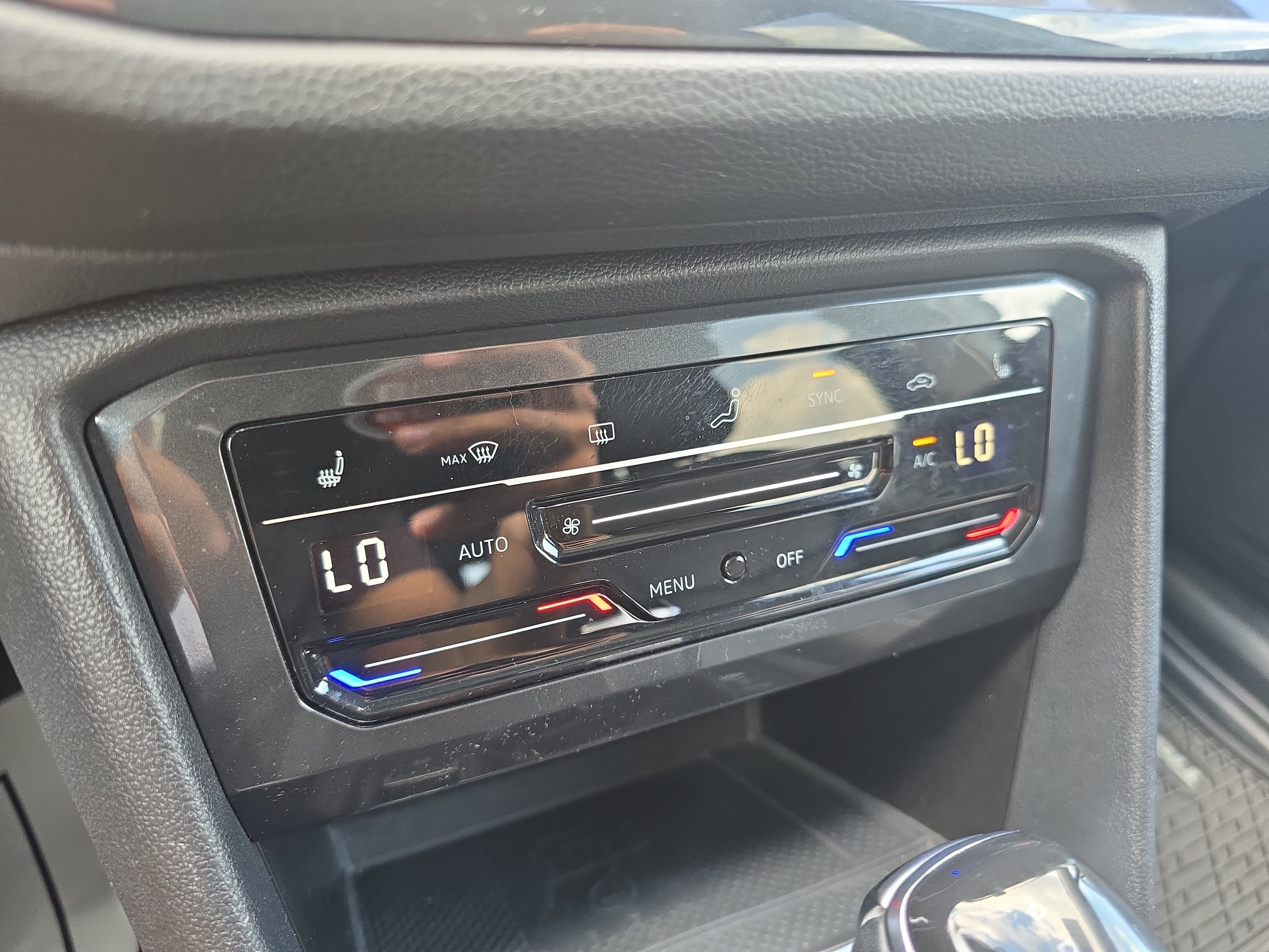 Used 2022 Volkswagen Tiguan SE FWD image 25