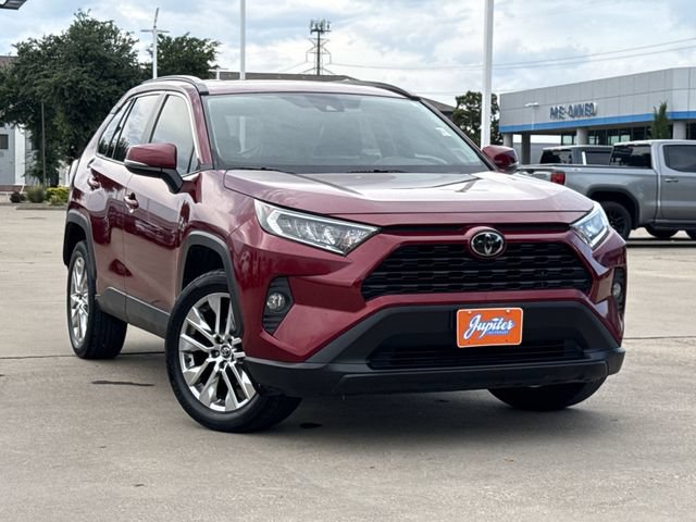 Used 2020 Toyota RAV4 XLE Premium FWD image 3