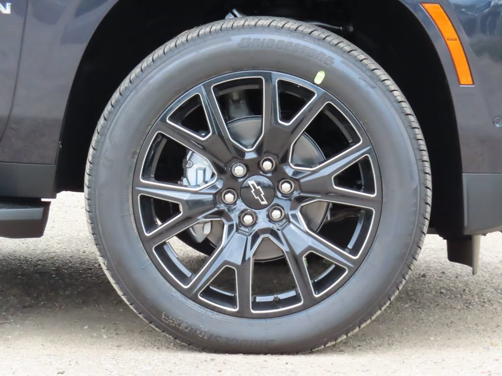 New 2026 Chevrolet Suburban Premier w/ Sun And Tow Package AWD/4WD image 18