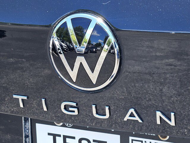Certified 2024 Volkswagen Tiguan SE R-Line FWD image 32