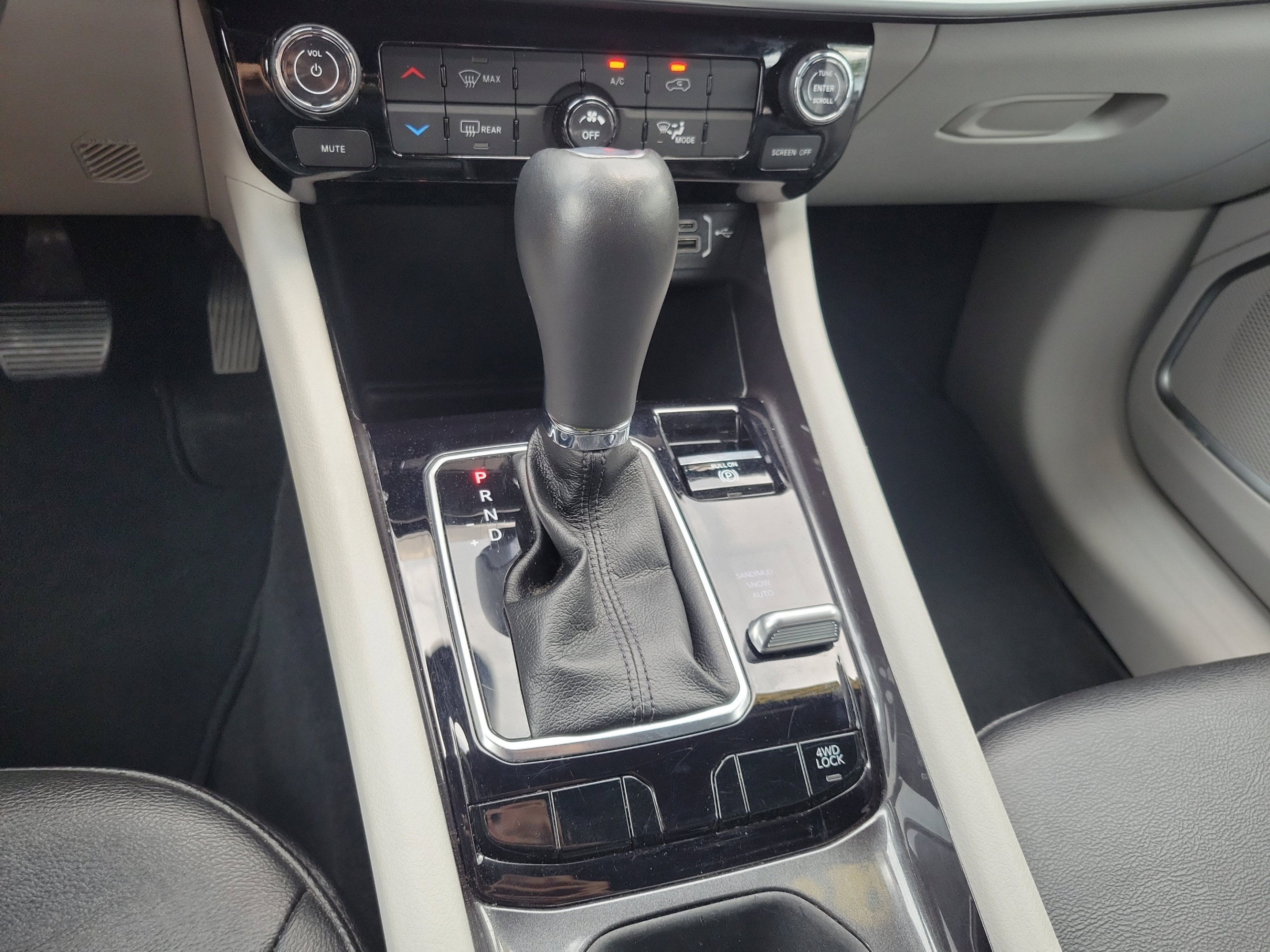 Used 2024 Jeep Compass Latitude AWD/4WD image 32