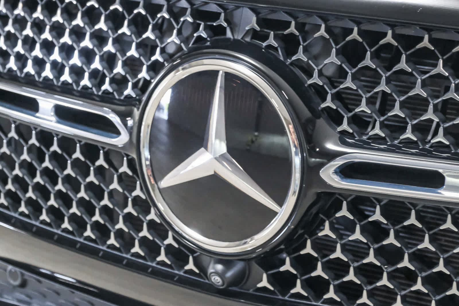 Certified 2025 Mercedes-Benz GLE 350 4MATIC w/ AMG Line Exterior image 13