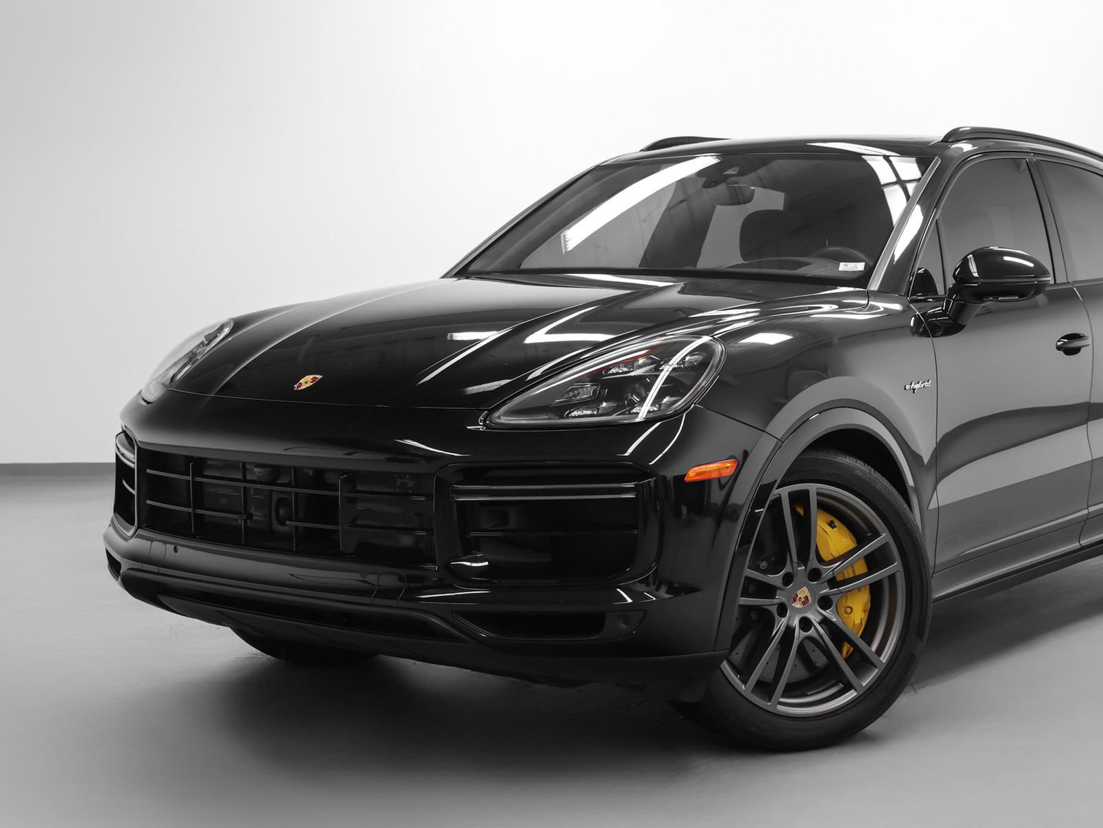 Certified 2023 Porsche Cayenne Turbo S AWD/4WD image 7