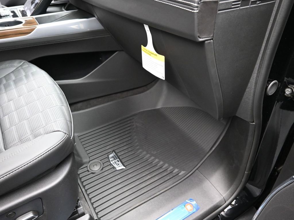 New 2026 Cadillac Escalade ESV Platinum Sport w/ LPO, ONYX Package AWD/4WD image 26