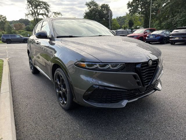 New 2026 Alfa Romeo Tonale w/ Red Premium Package AWD/4WD image 2