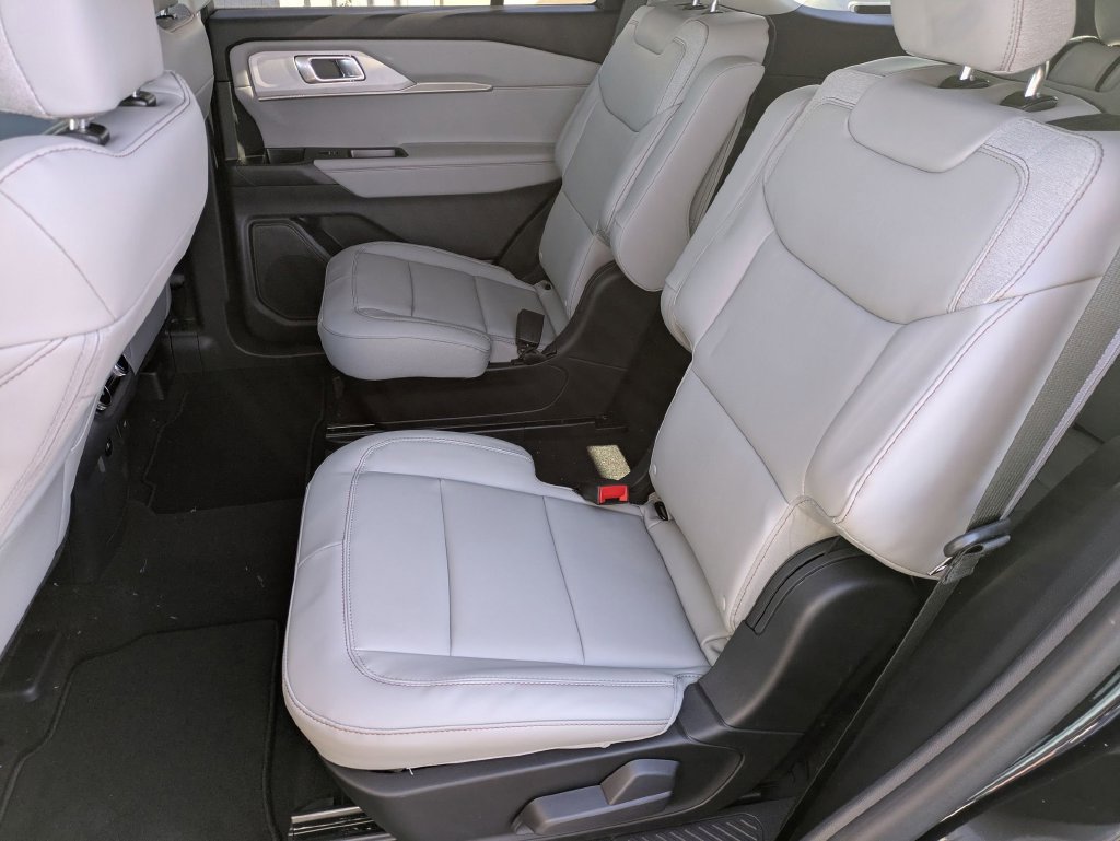 New 2026 Ford Explorer Active w/ Active Comfort Package AWD/4WD image 18