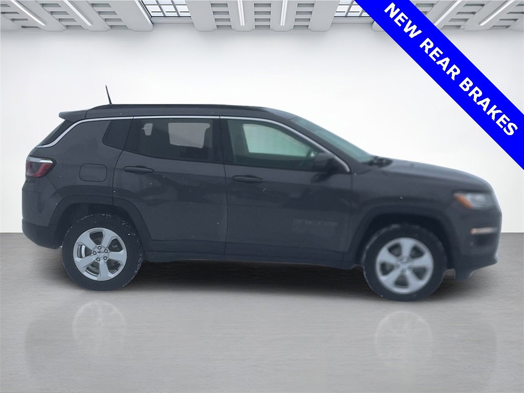 Used 2018 Jeep Compass Latitude image 2