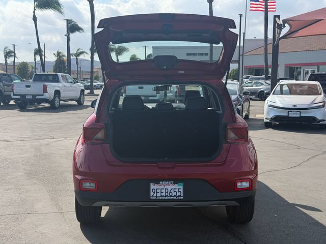 Used 2023 Hyundai Venue Limited FWD image 6