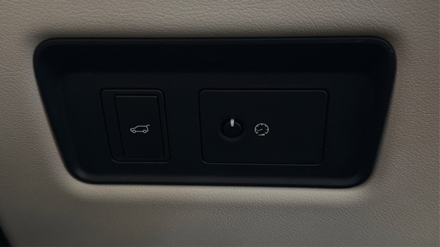 Used 2018 Land Rover Range Rover Supercharged AWD/4WD image 40