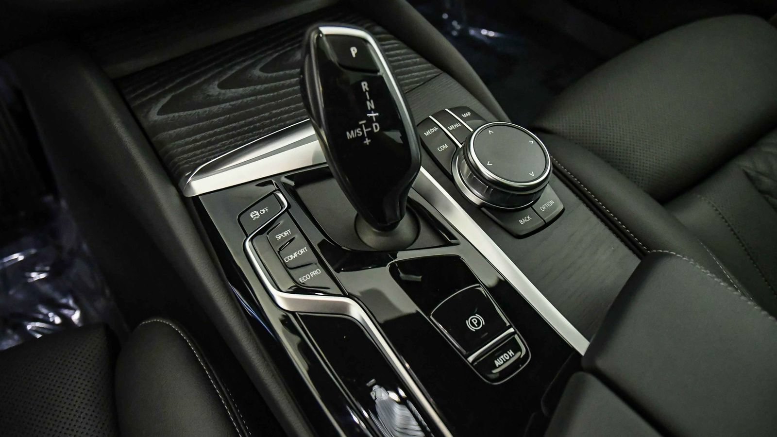 Used 2023 BMW 530i w/ Convenience Package RWD image 20