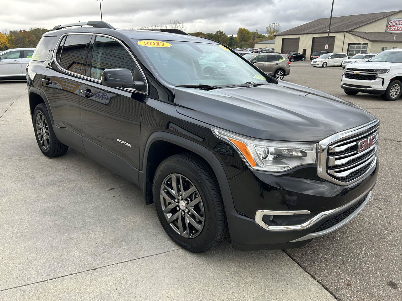 Used 2017 GMC Acadia SLT AWD/4WD image 3