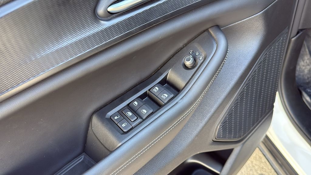 Used 2025 Jeep Grand Cherokee Altitude image 9