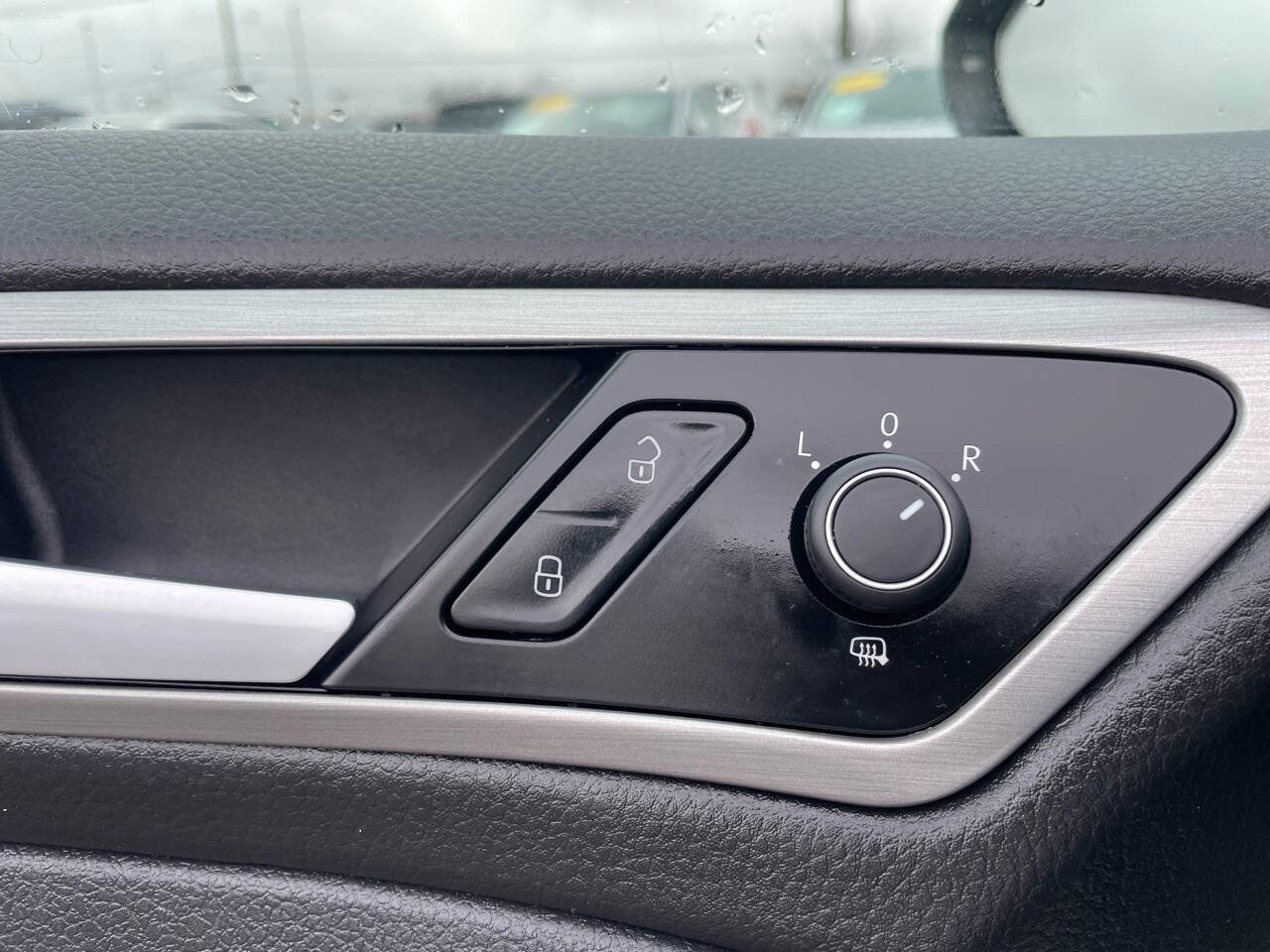 Used 2016 Volkswagen Golf S image 23