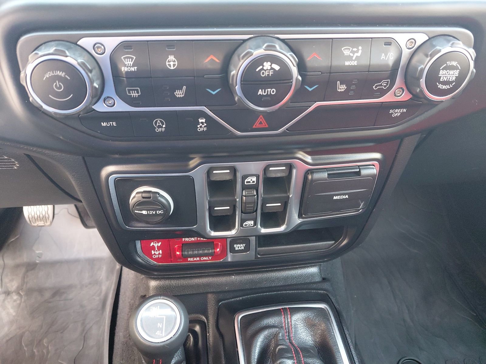 Used 2020 Jeep Wrangler Unlimited Rubicon w/ Dual Top Group AWD/4WD image 13