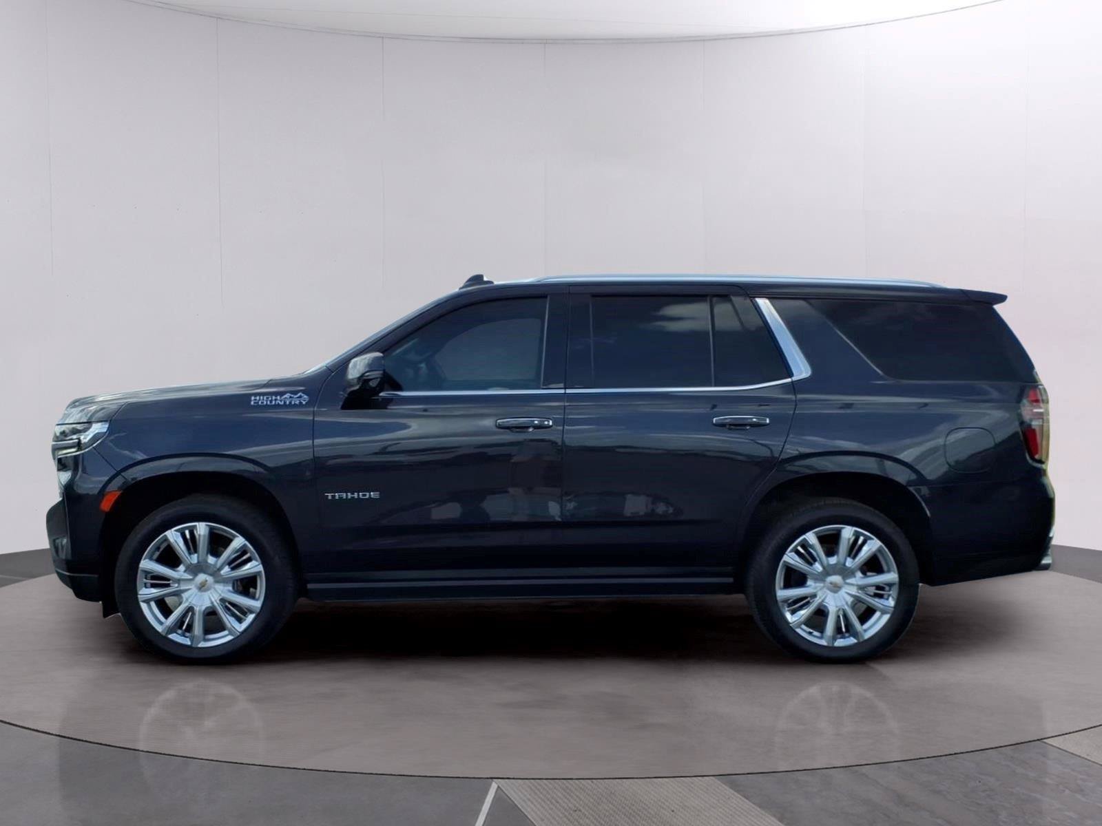 Used 2022 Chevrolet Tahoe High Country AWD/4WD image 2