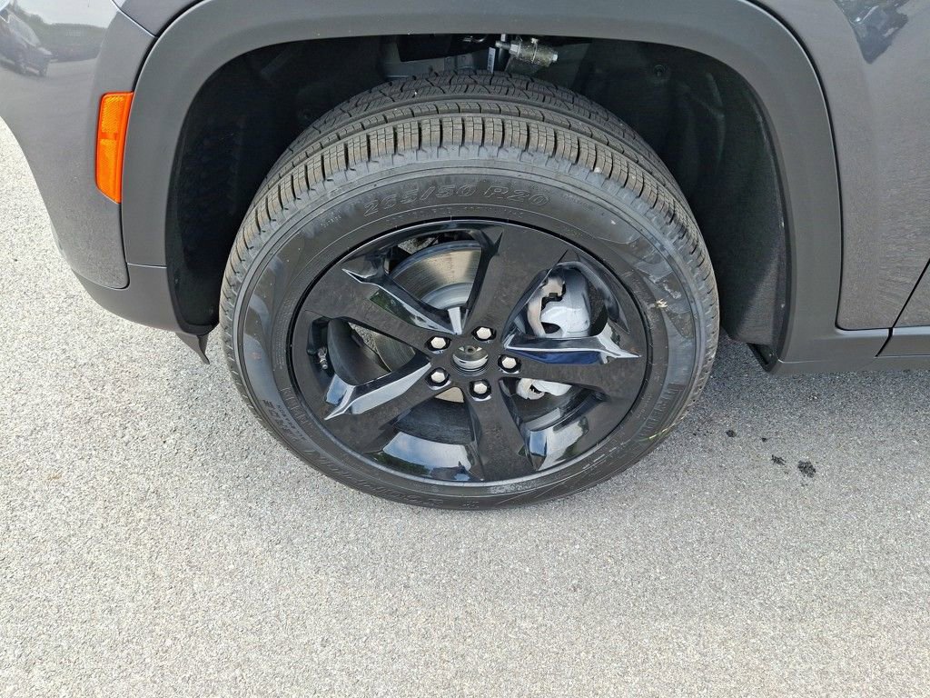 New 2025 Jeep Grand Cherokee Limited w/ Black Appearance Package image 27