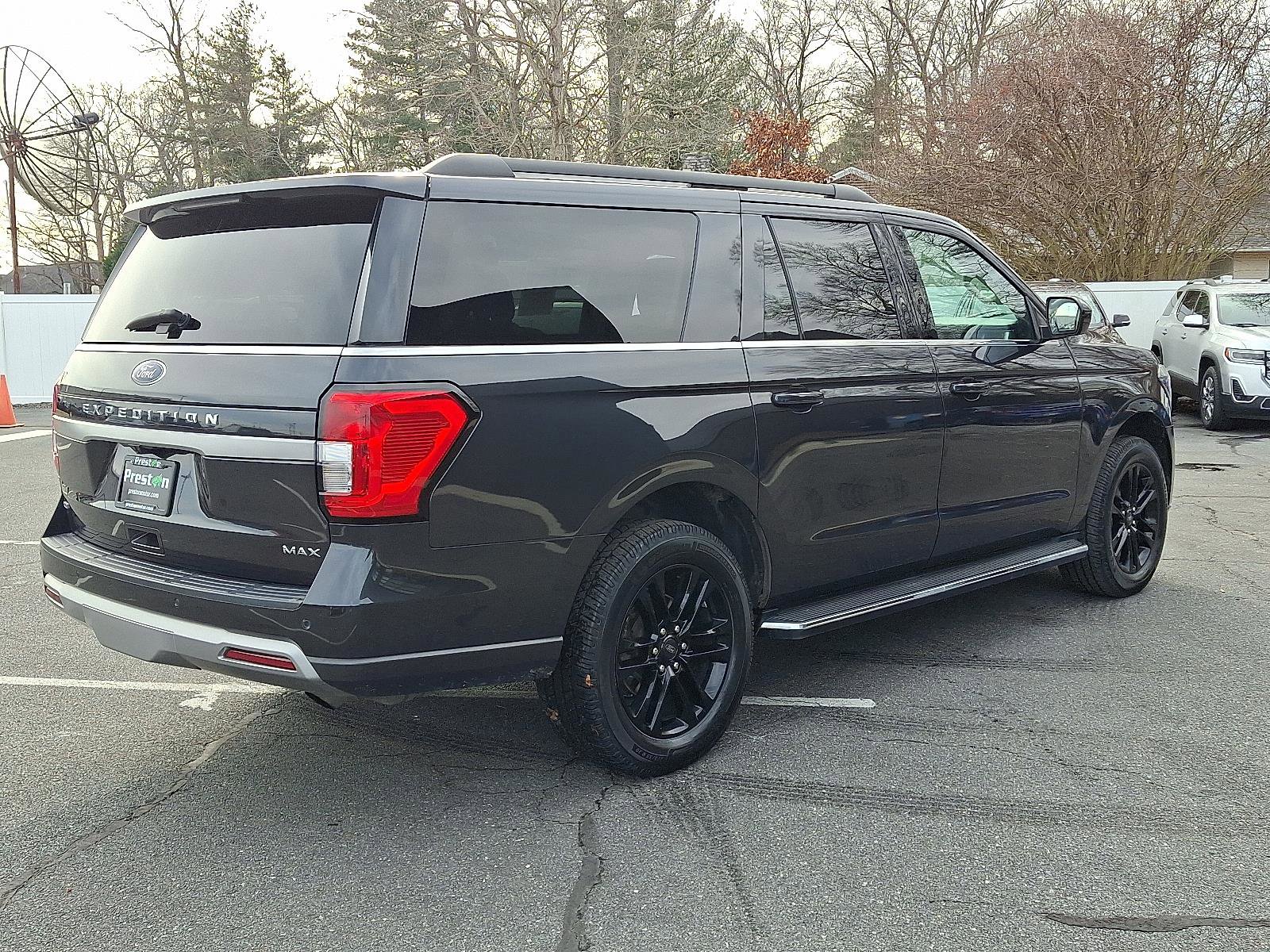 Used 2023 Ford Expedition Max XLT image 4
