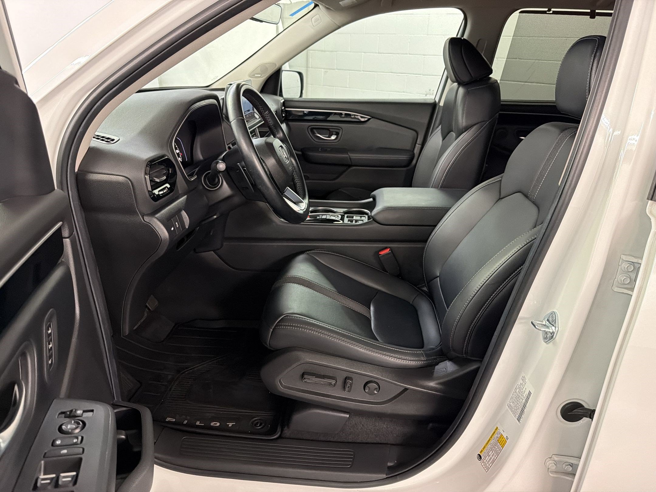 Certified 2025 Honda Pilot Touring image 5