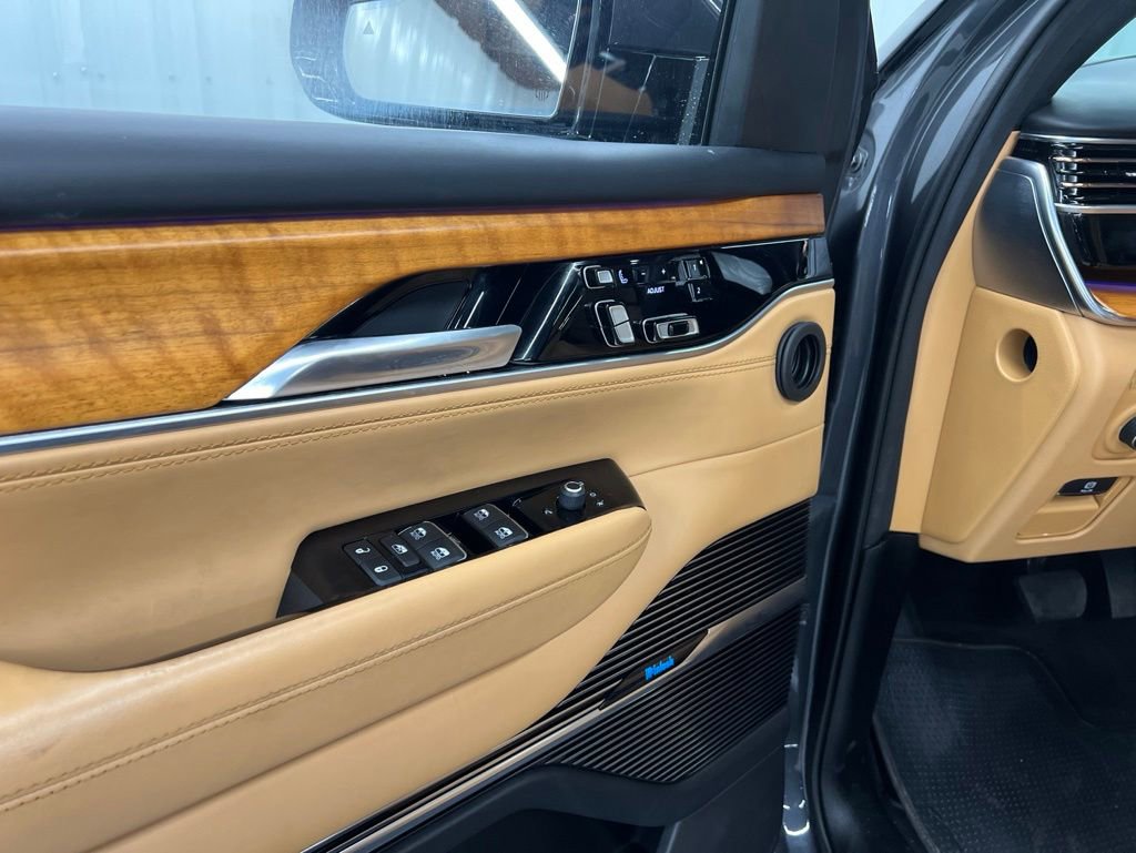 Used 2022 Jeep Grand Wagoneer Series III AWD/4WD image 15