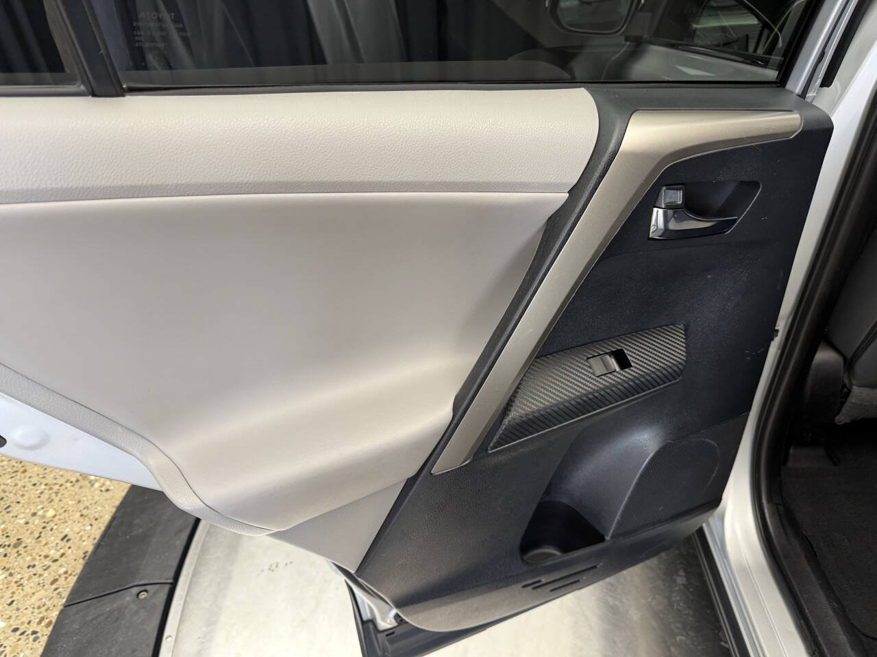 Used 2013 Toyota RAV4 Limited AWD/4WD image 20