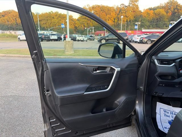 Used 2024 Toyota RAV4 XSE AWD/4WD image 16