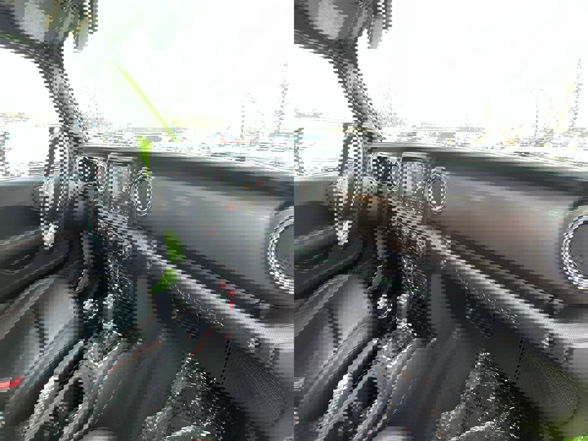 Used 2019 Jeep Wrangler Unlimited Rubicon w/ Uconnect 4C Nav & Sound Group image 30