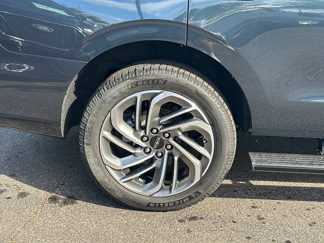 New 2026 Lincoln Navigator Reserve AWD/4WD image 18