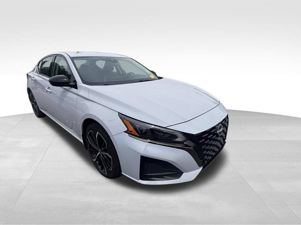 Used 2024 Nissan Altima 2.5 SR FWD image 9
