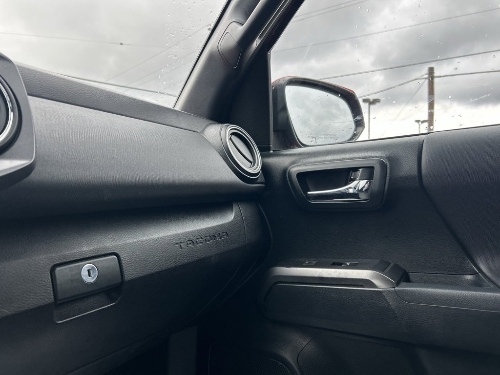 Used 2017 Toyota Tacoma SR5 image 21