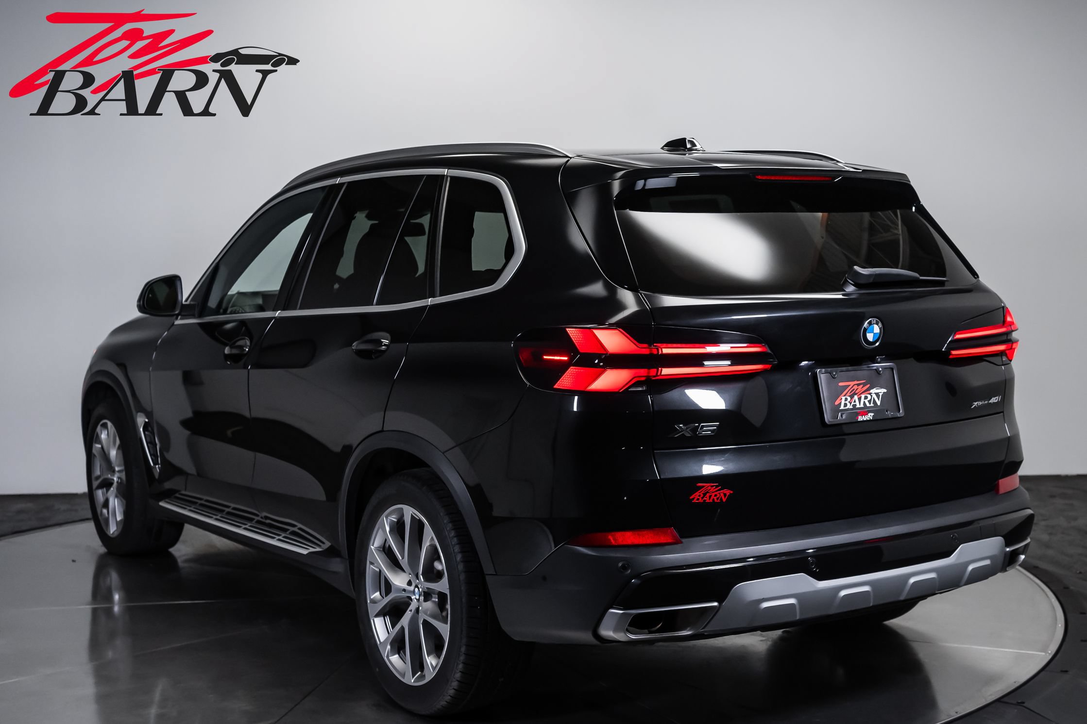 Used 2024 BMW X5 xDrive40i w/ Premium Package AWD/4WD image 3