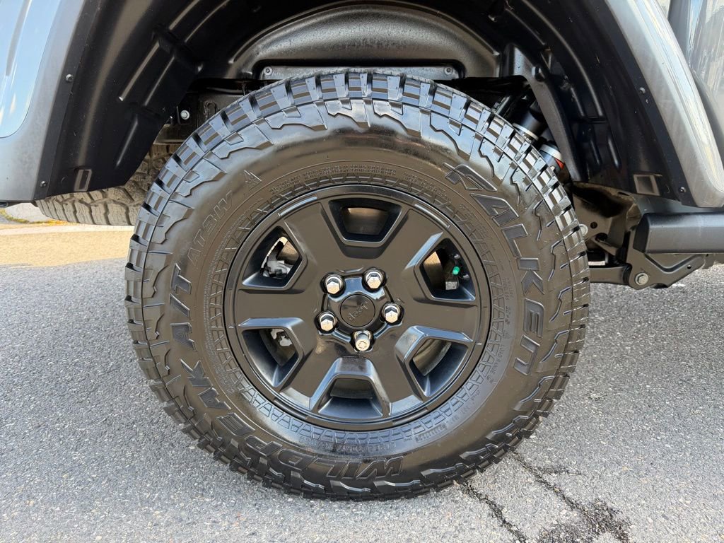 Used 2023 Jeep Gladiator Mojave w/ LED Lighting Group AWD/4WD image 9