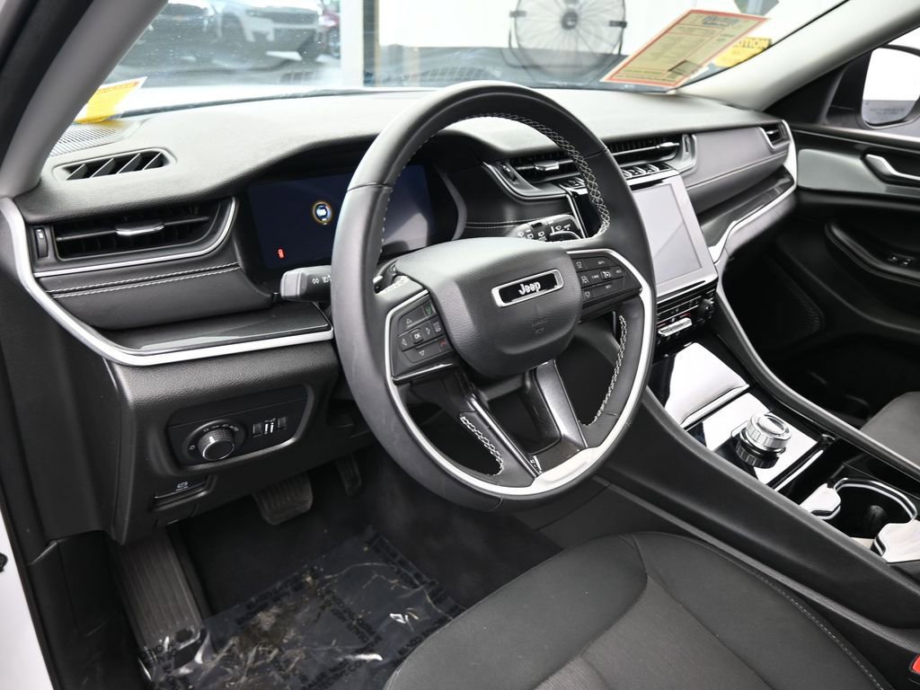 Used 2023 Jeep Grand Cherokee L Laredo w/ Luxury Tech Group I image 10