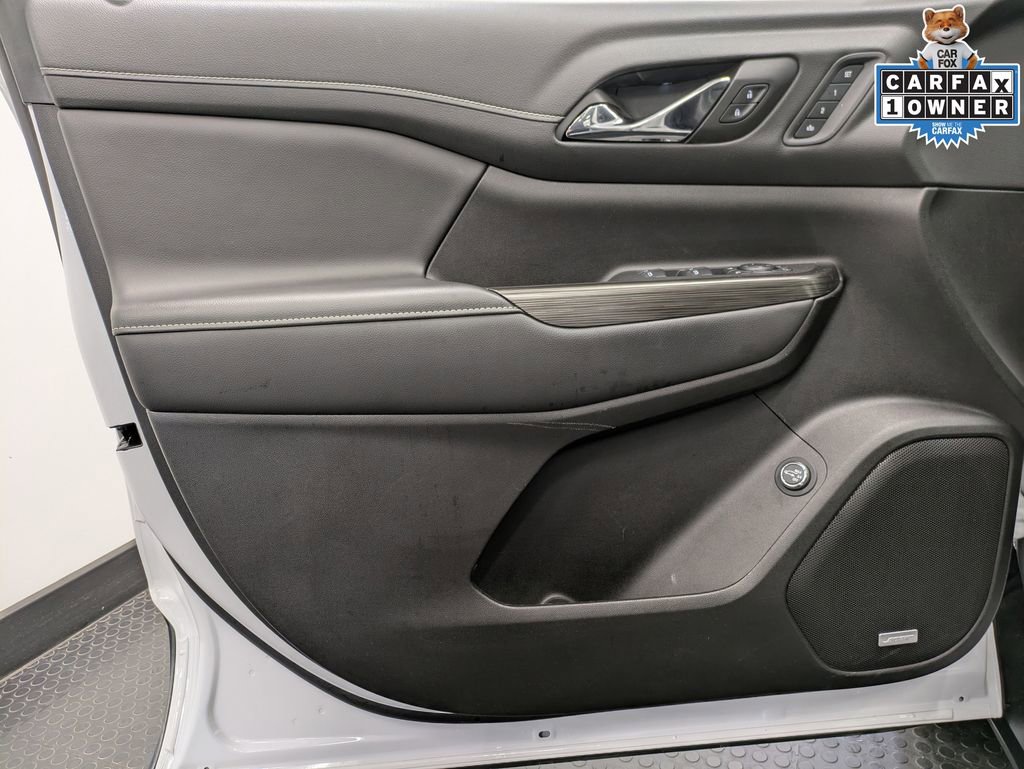 Used 2023 GMC Acadia SLT w/ Technology Package image 8