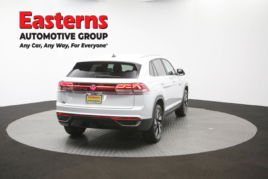 Used 2025 Volkswagen Atlas Cross Sport SE FWD image 40