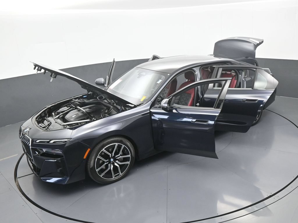 Used 2025 BMW 740i xDrive AWD/4WD image 73