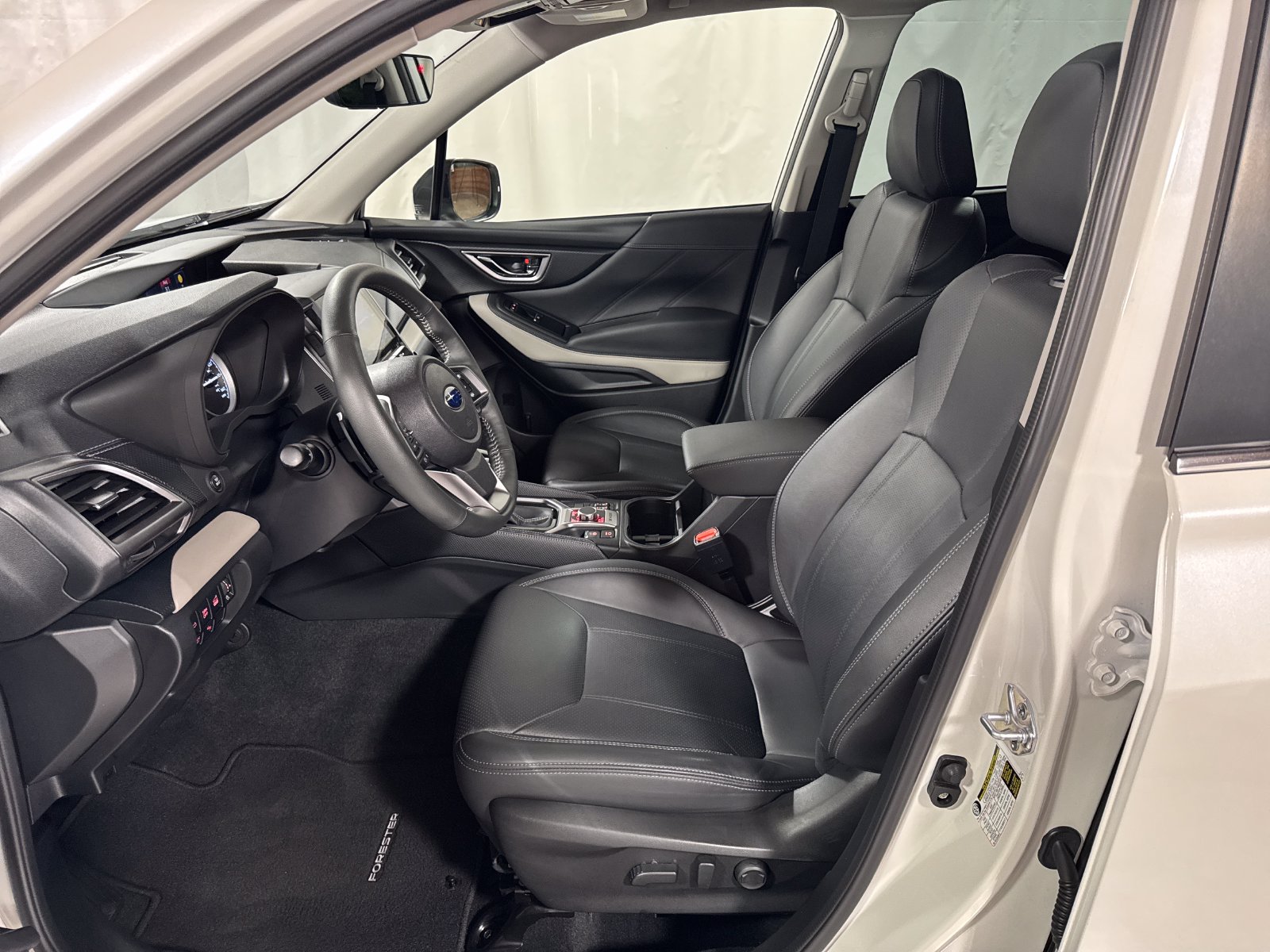 Used 2023 Subaru Forester Limited AWD/4WD image 3