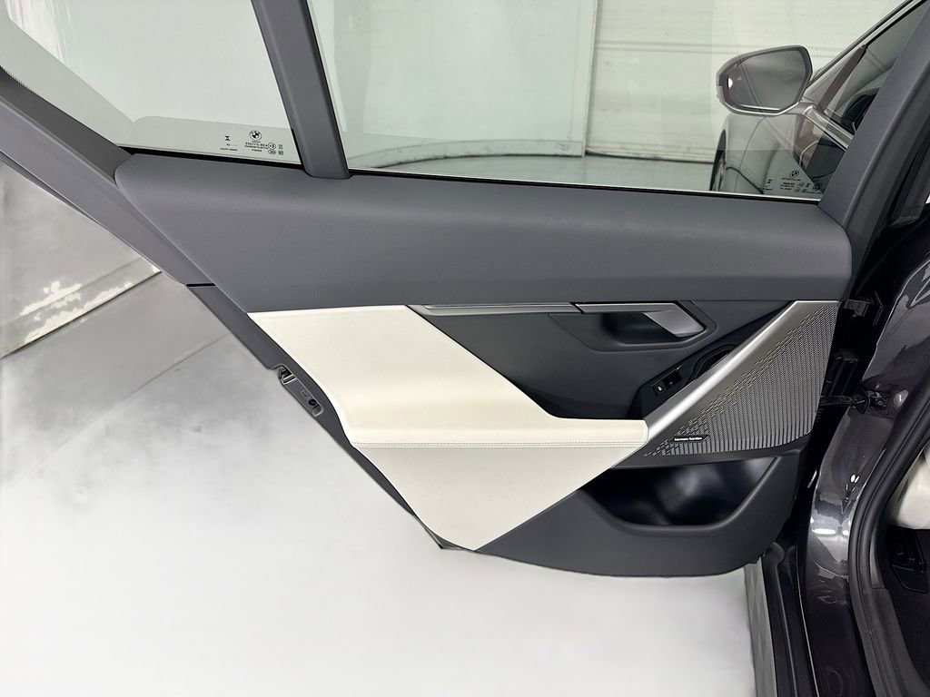 Certified 2026 BMW i5 eDrive40 w/ Premium Package RWD image 25