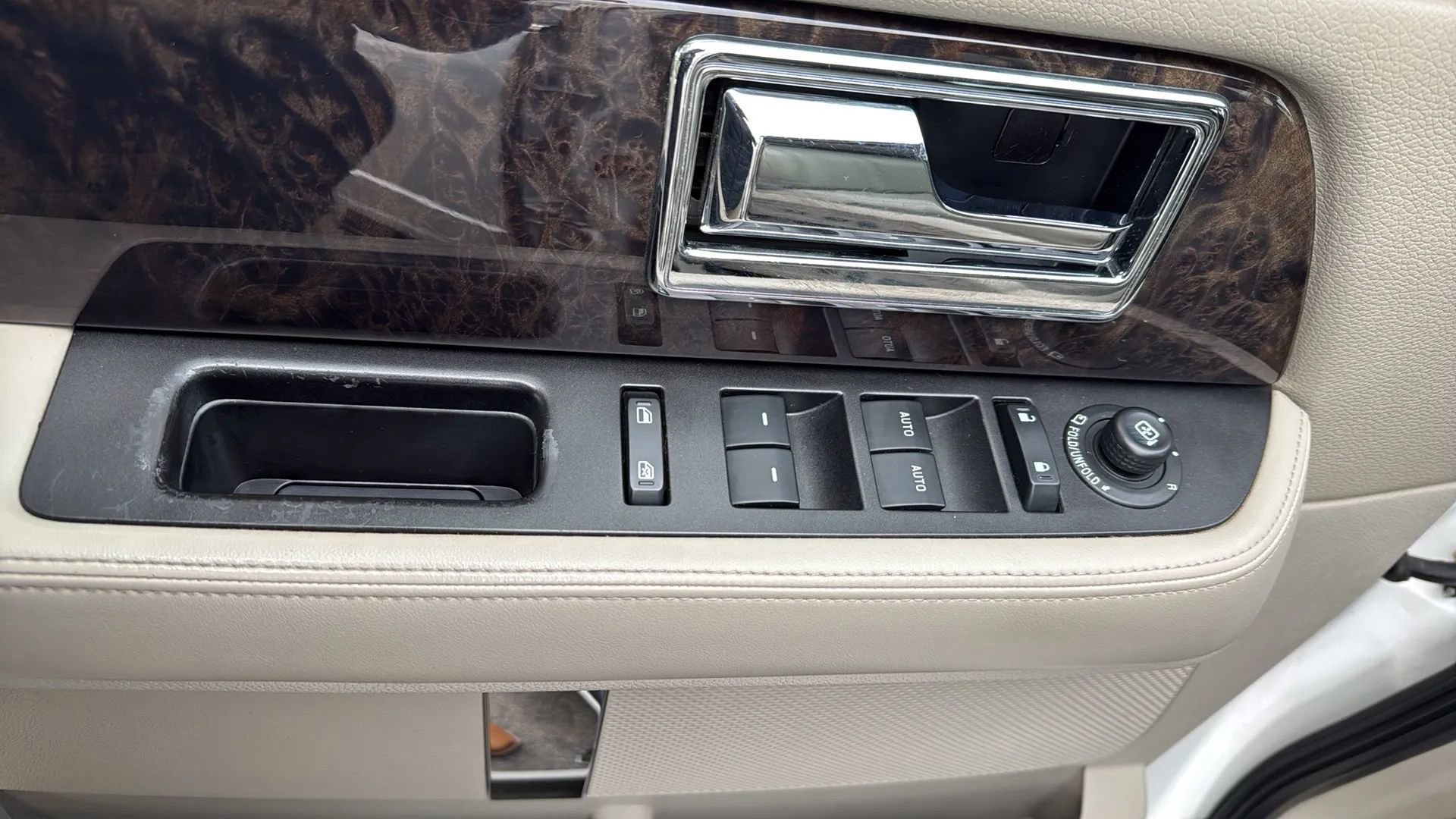 Used 2016 Lincoln Navigator Select image 20